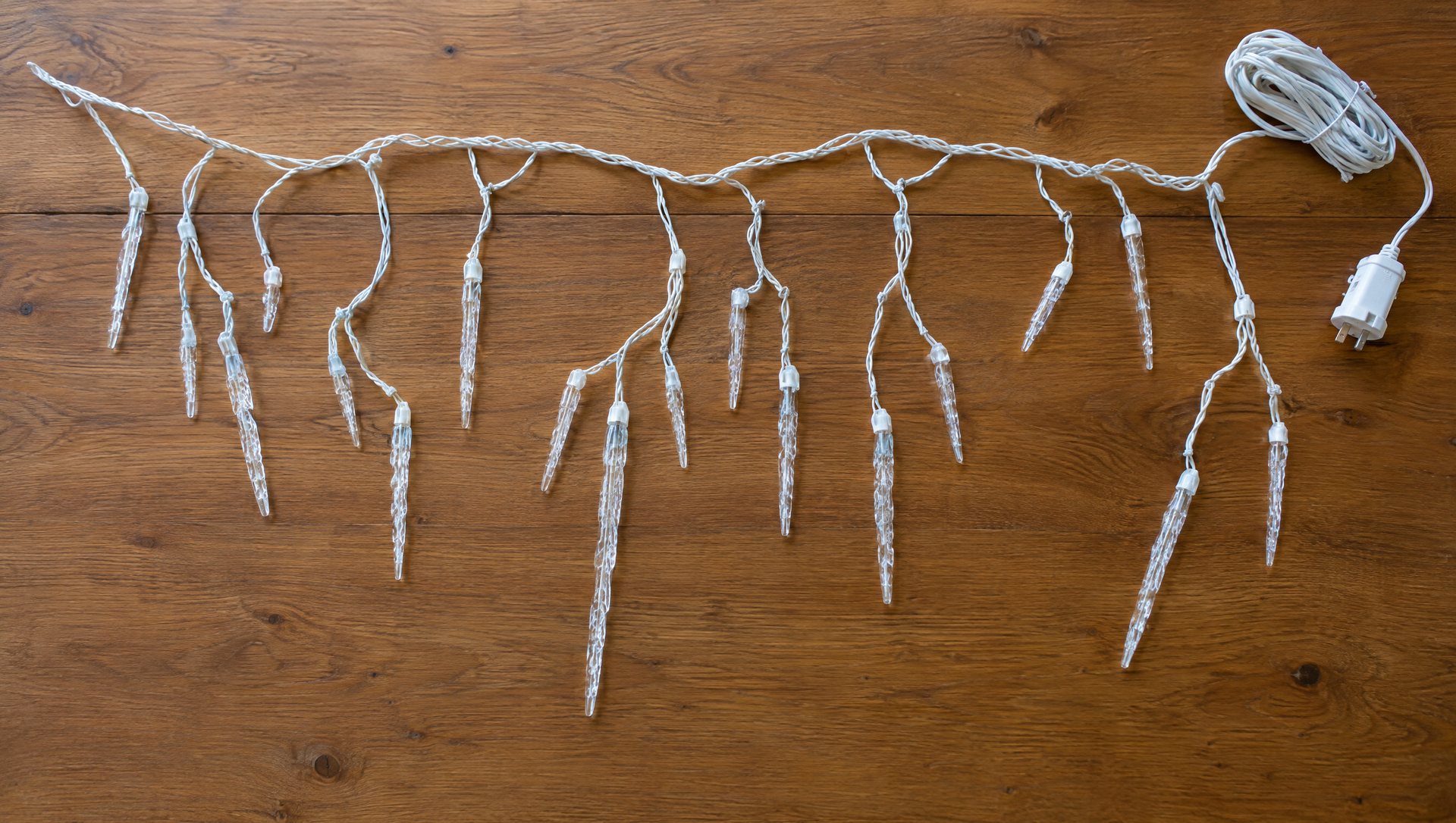 Icicle light set laid flat showing drops of mixed lengths